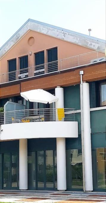 Orizzonte Marino Giallo Angolo Solare Verso La Laguna Cavallino-Treporti Exterior foto