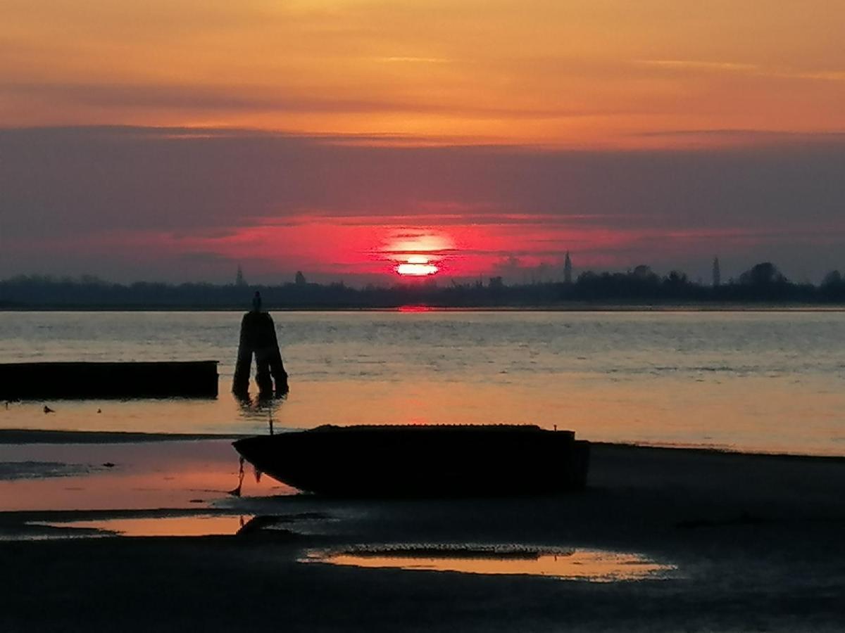 Orizzonte Marino Giallo Angolo Solare Verso La Laguna Cavallino-Treporti Exterior foto
